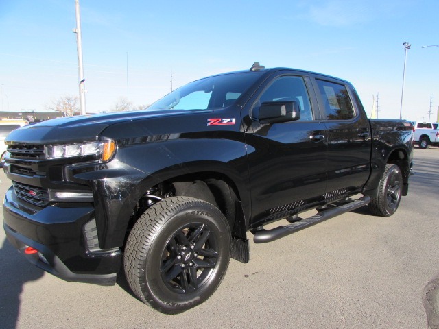 photo of 2019 Chevrolet Silverado 1500 LT Trail Boss Crew Cab 4WD - One owner!